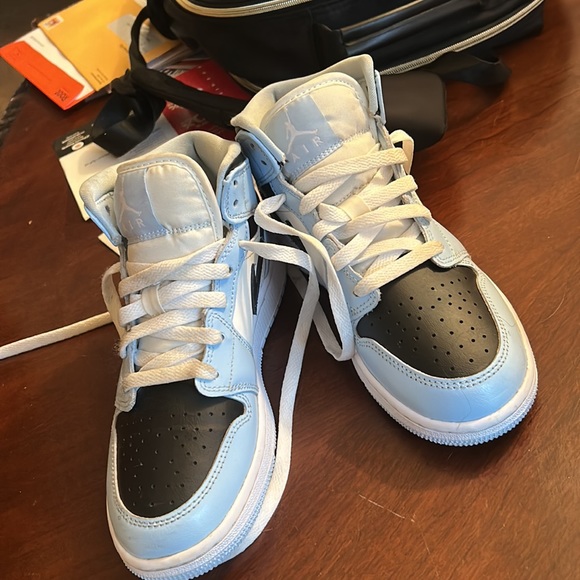 Good condition only one shoe has a crease other than that it’s alright! - Picture 11 of 12